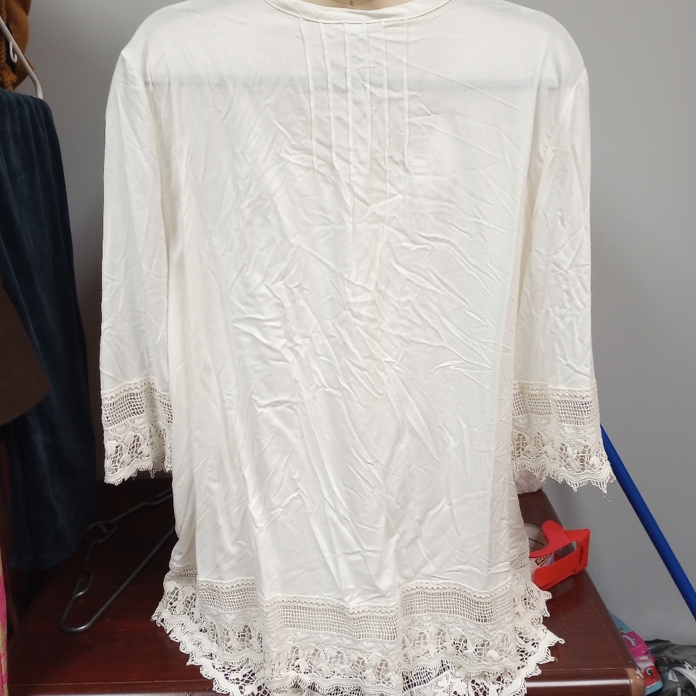 Nwot off white lace end tops - Picture 2 of 4